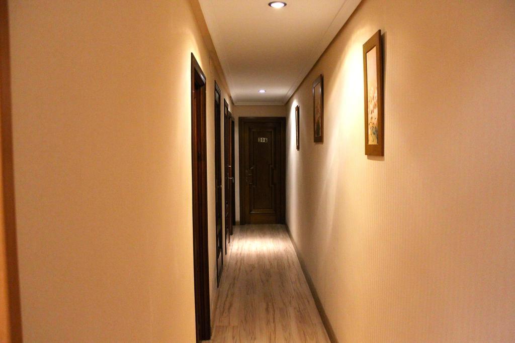 Hostal De La Torre Hostal Economico Valladolid Eksteriør billede