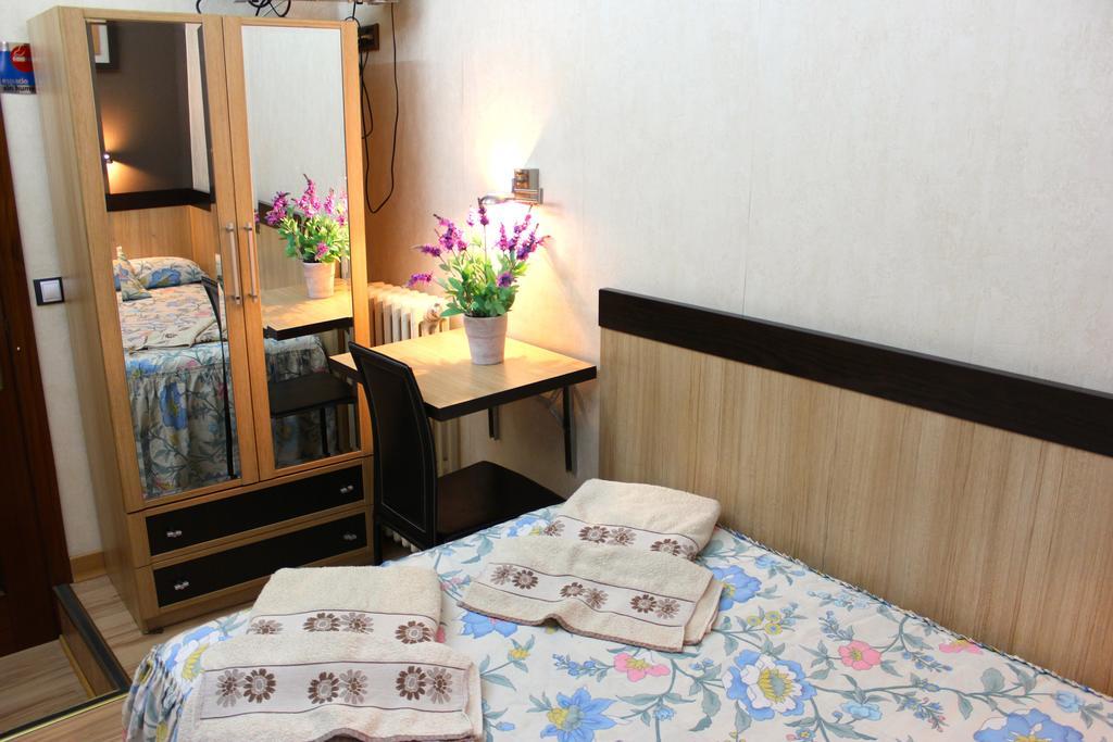 Hostal De La Torre Hostal Economico Valladolid Værelse billede