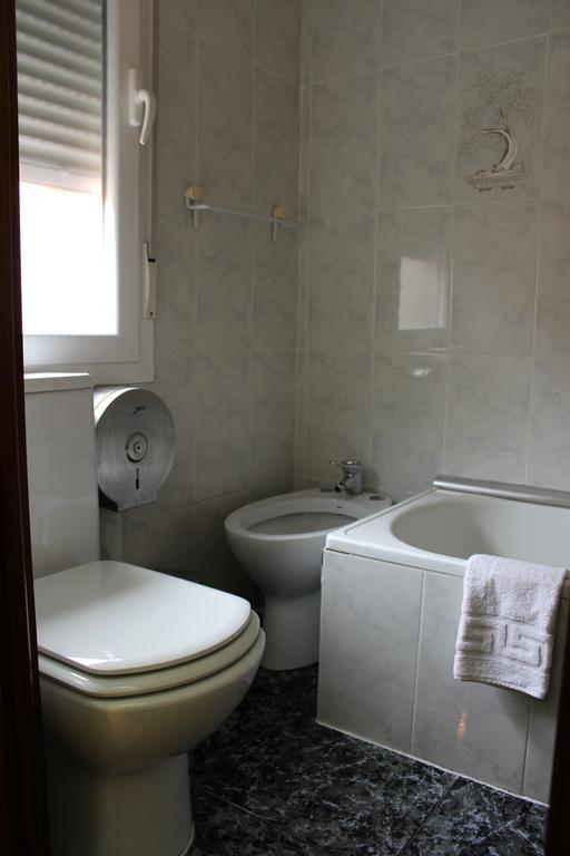Hostal De La Torre Hostal Economico Valladolid Værelse billede