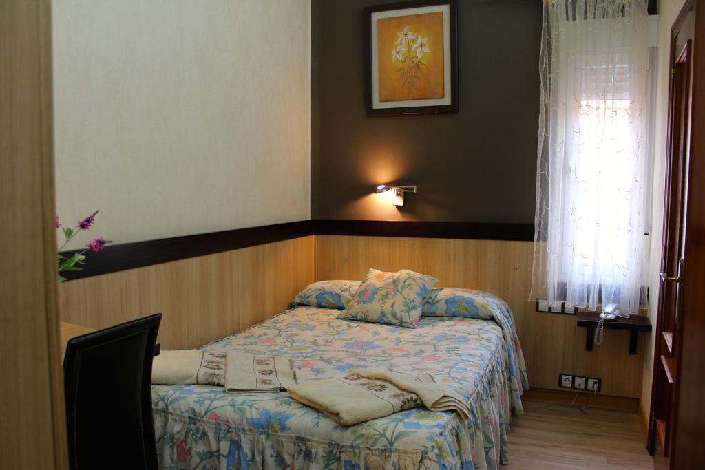 Hostal De La Torre Hostal Economico Valladolid Værelse billede