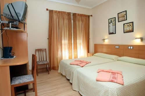 Hostal De La Torre Hostal Economico Valladolid Eksteriør billede