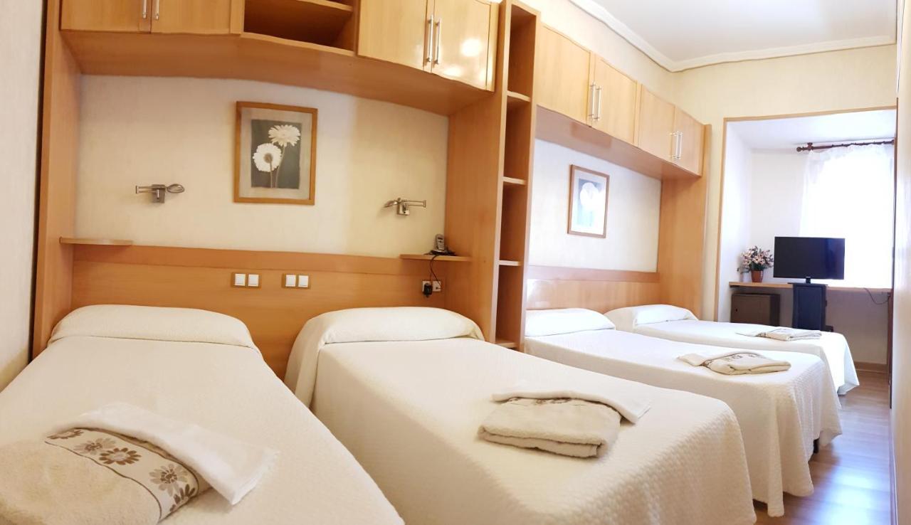 Hostal De La Torre Hostal Economico Valladolid Eksteriør billede