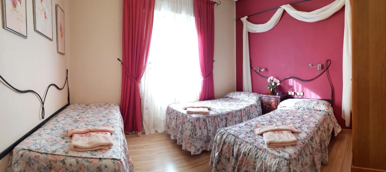 Hostal De La Torre Hostal Economico Valladolid Eksteriør billede